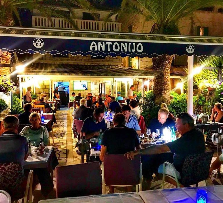 Antonijo: A Family-Friendly Seafood Gem in Rogoznica